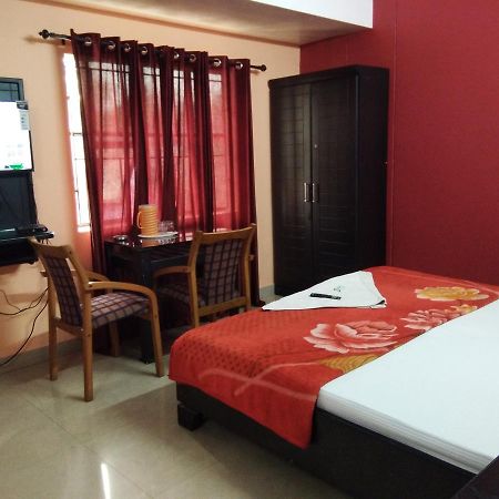 A.R.Residency Hotel Kunnamangalam Exterior foto