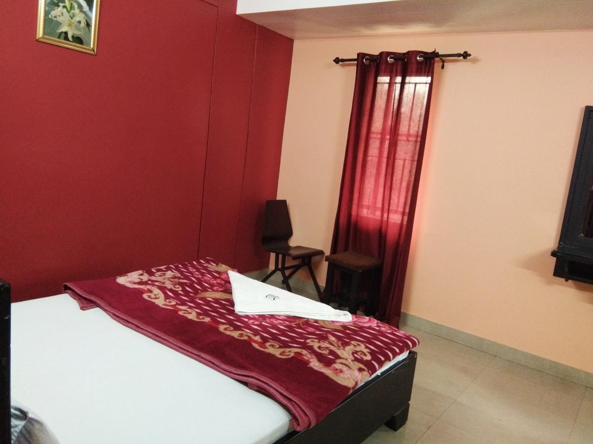 A.R.Residency Hotel Kunnamangalam Exterior foto