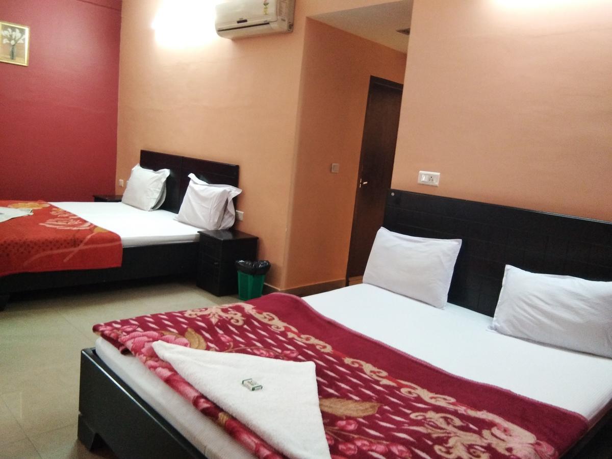 A.R.Residency Hotel Kunnamangalam Exterior foto