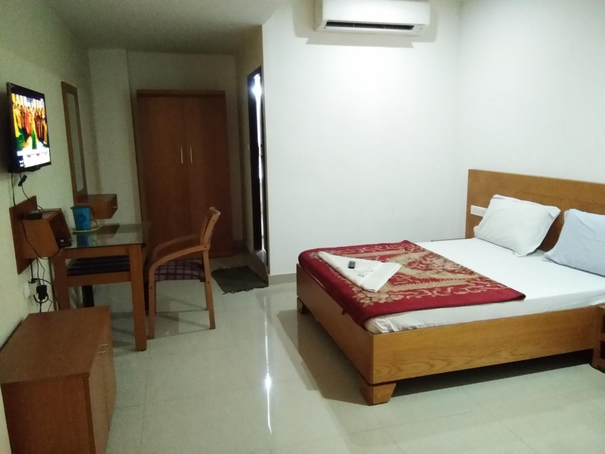 A.R.Residency Hotel Kunnamangalam Exterior foto