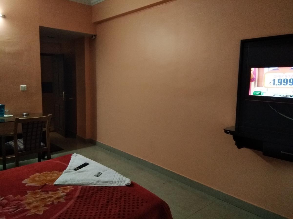 A.R.Residency Hotel Kunnamangalam Exterior foto